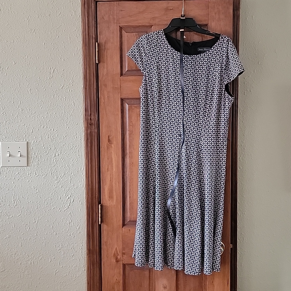 Short Sleeve Mid Length Dress